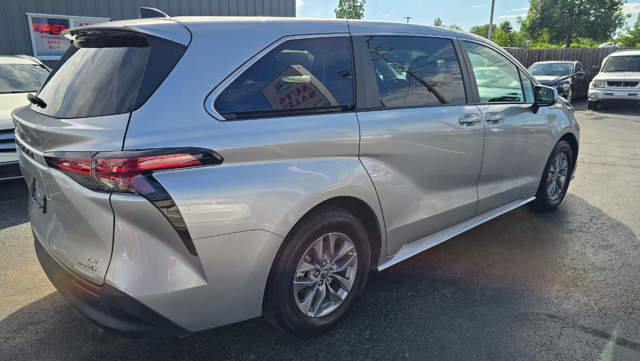 Toyota Sienna LE 8-Passenger 2022