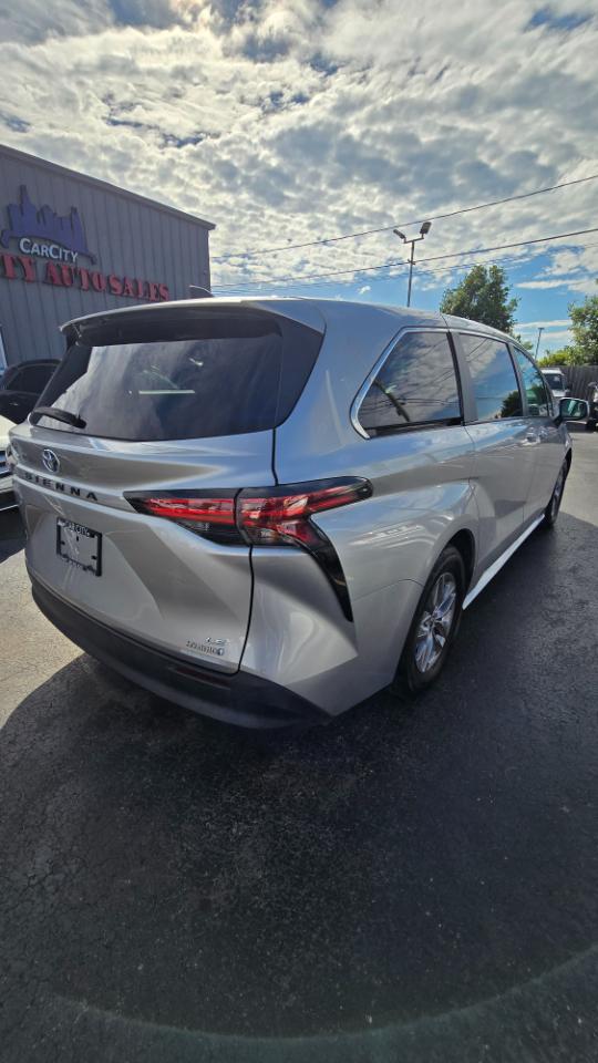 Toyota Sienna LE 8-Passenger 2022