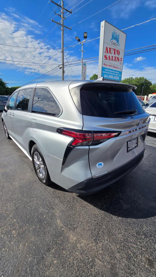 Toyota Sienna LE 8-Passenger 2022