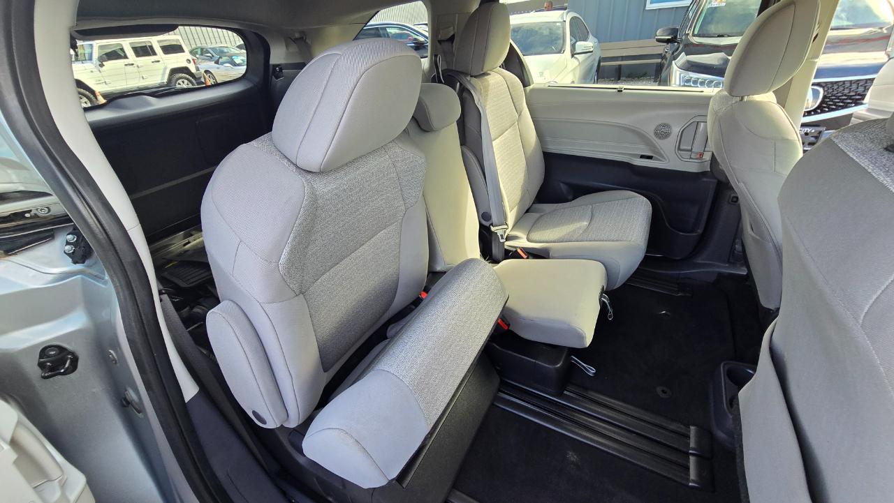 Toyota Sienna LE 8-Passenger 2022