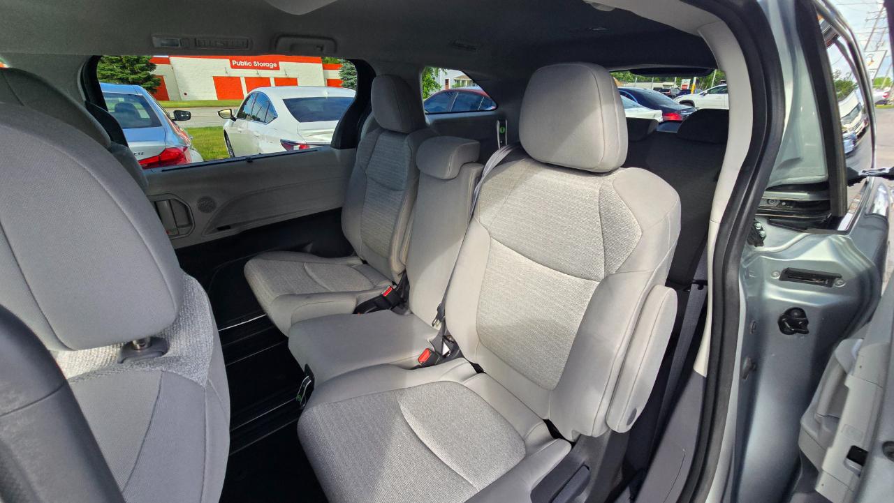 Toyota Sienna LE 8-Passenger 2022