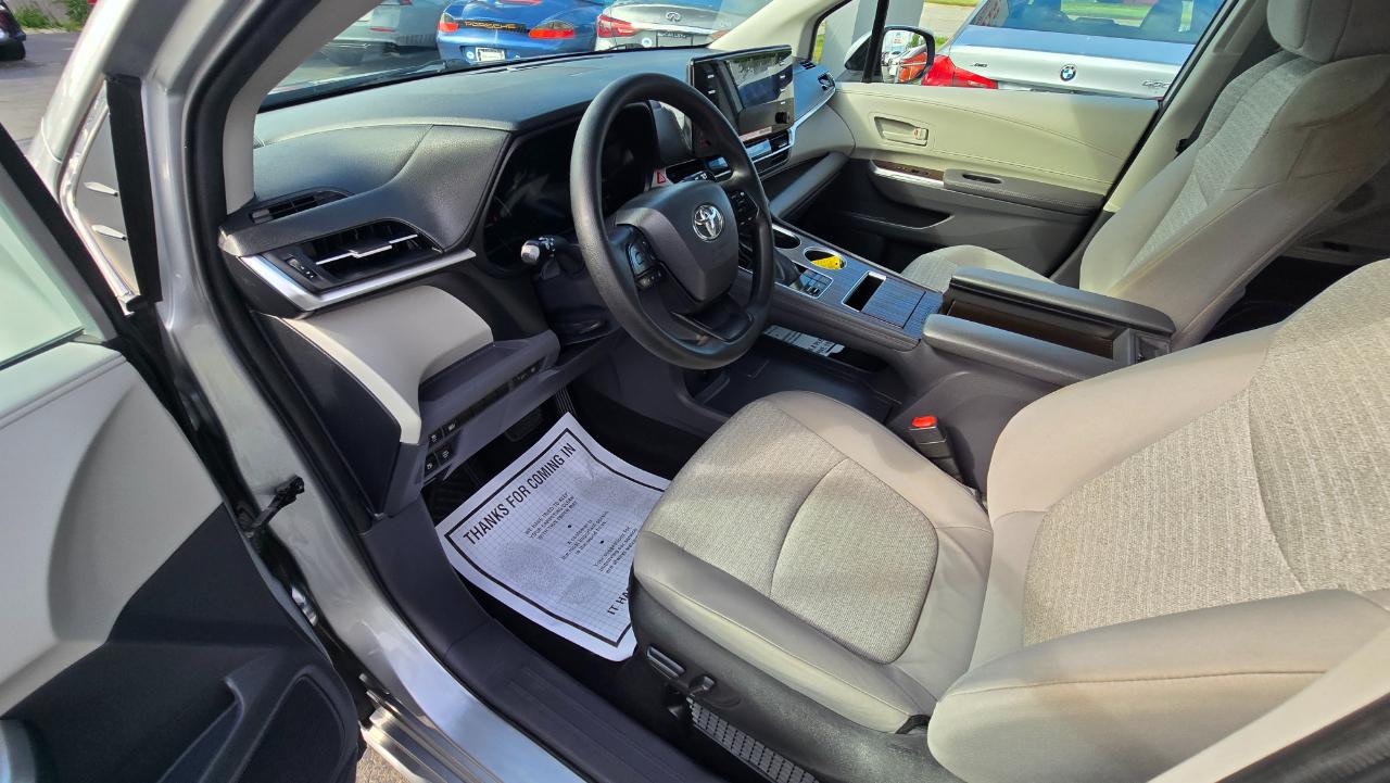 Toyota Sienna LE 8-Passenger 2022