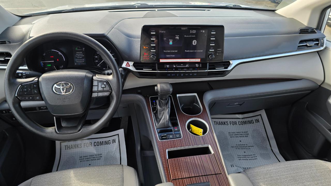 Toyota Sienna LE 8-Passenger 2022