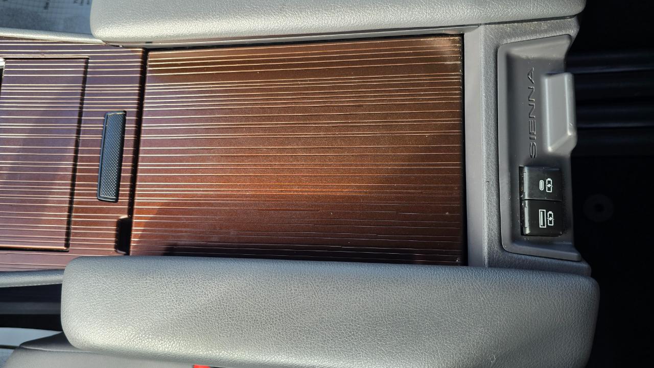 Toyota Sienna LE 8-Passenger 2022