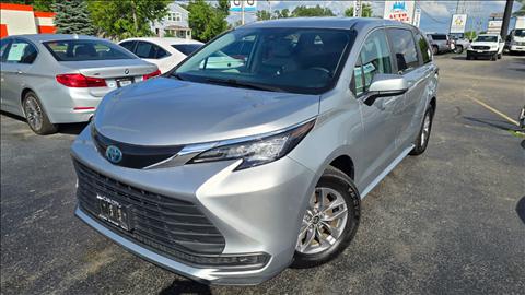 2022 Toyota Sienna LE 8-Passenger