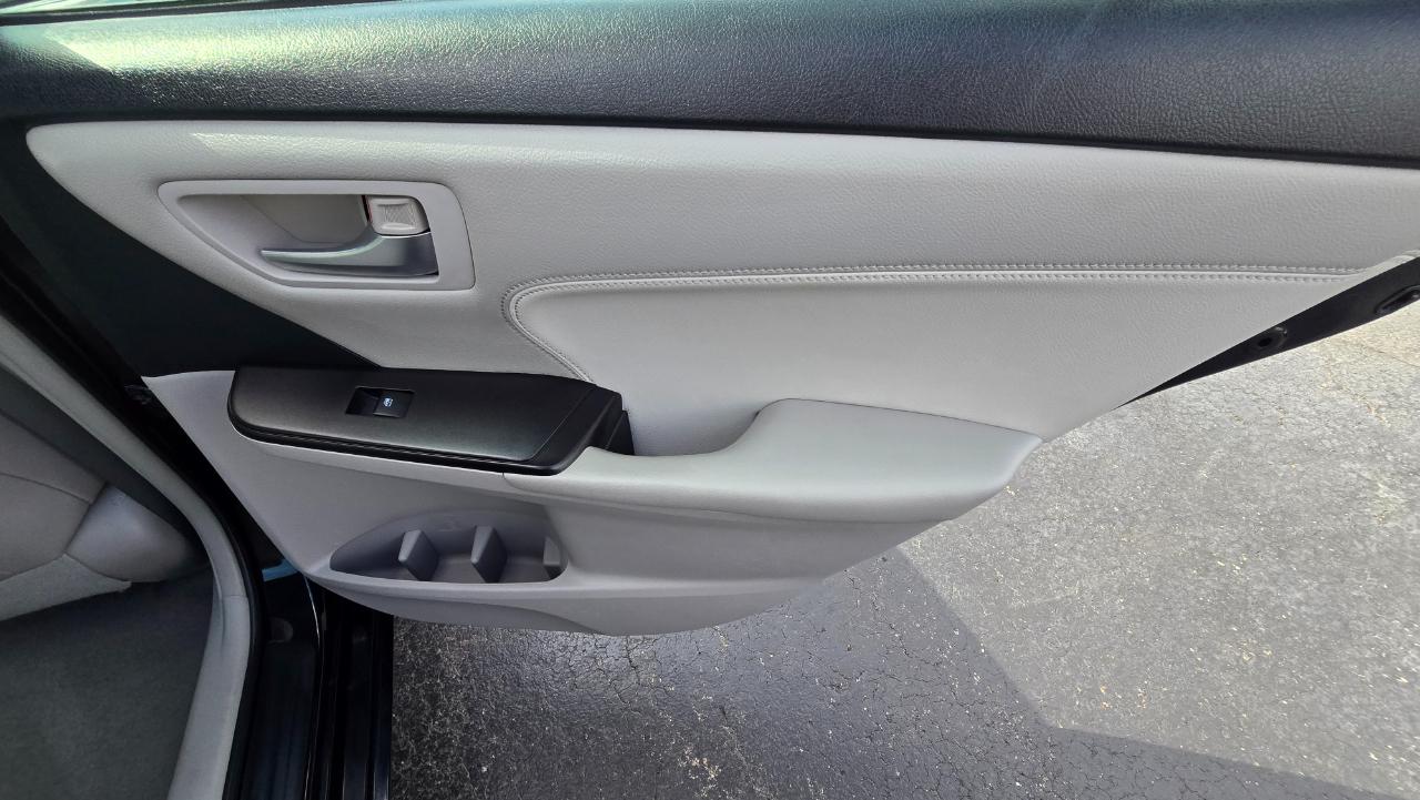 Toyota Camry Hybrid XLE 2015