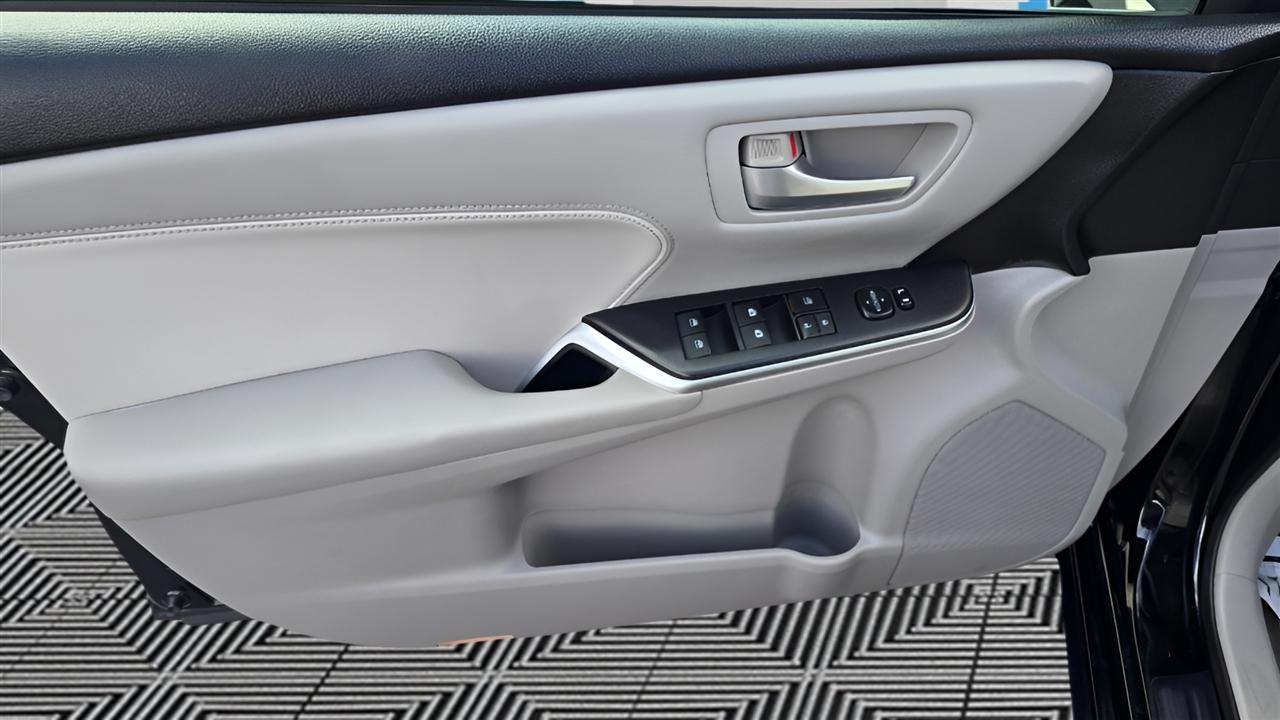 Toyota Camry Hybrid XLE 2015