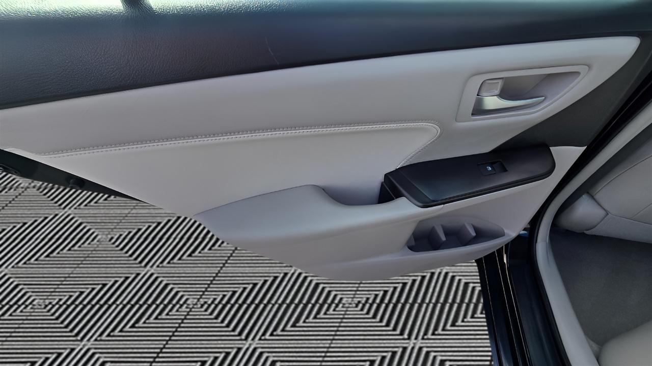 Toyota Camry Hybrid XLE 2015