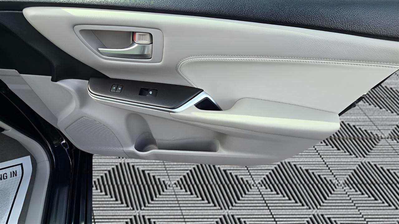 Toyota Camry Hybrid XLE 2015