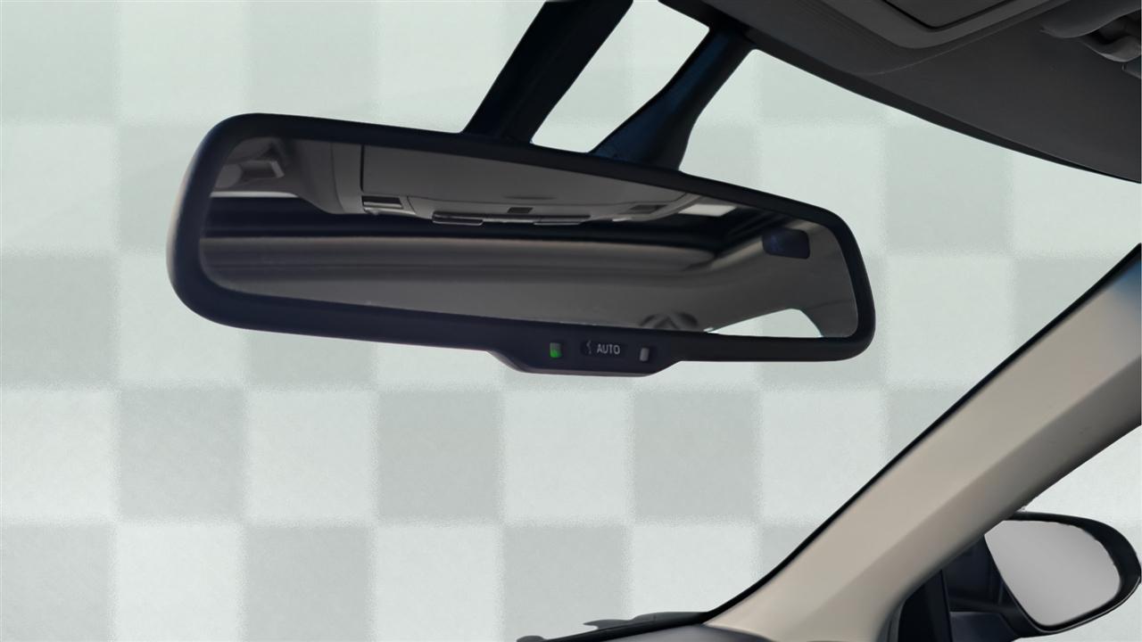 Toyota Camry Hybrid XLE 2015