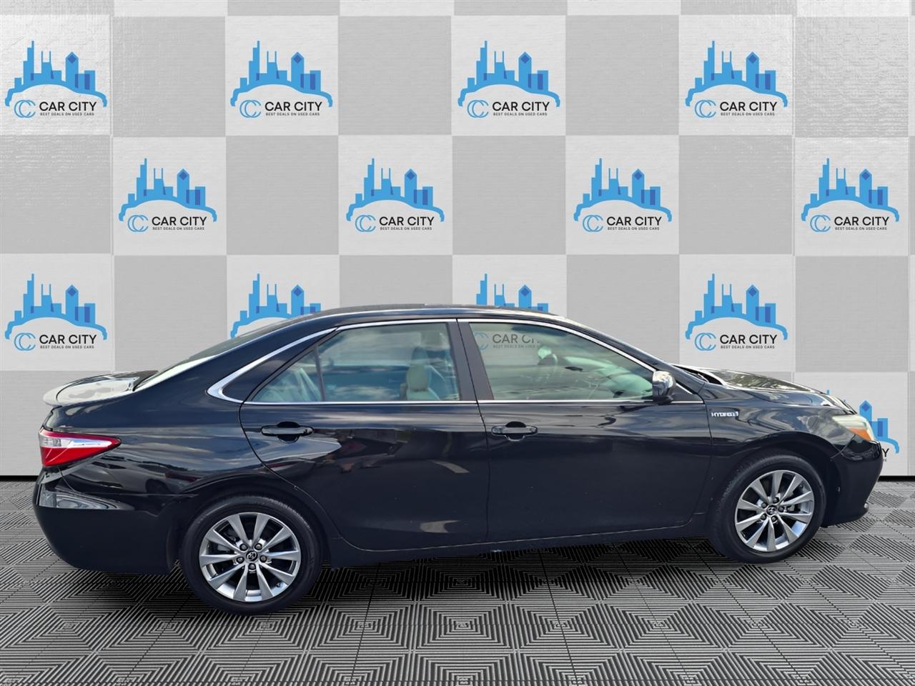 Toyota Camry Hybrid XLE 2015