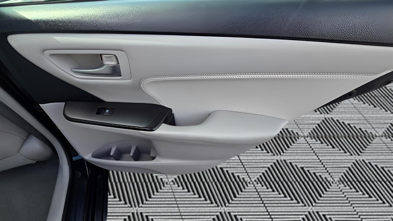 Toyota Camry Hybrid XLE 2015