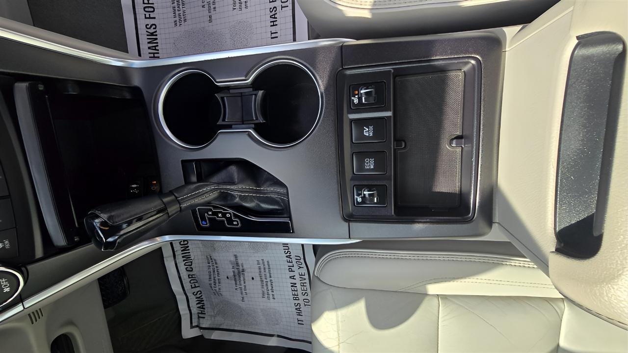 Toyota Camry Hybrid XLE 2015
