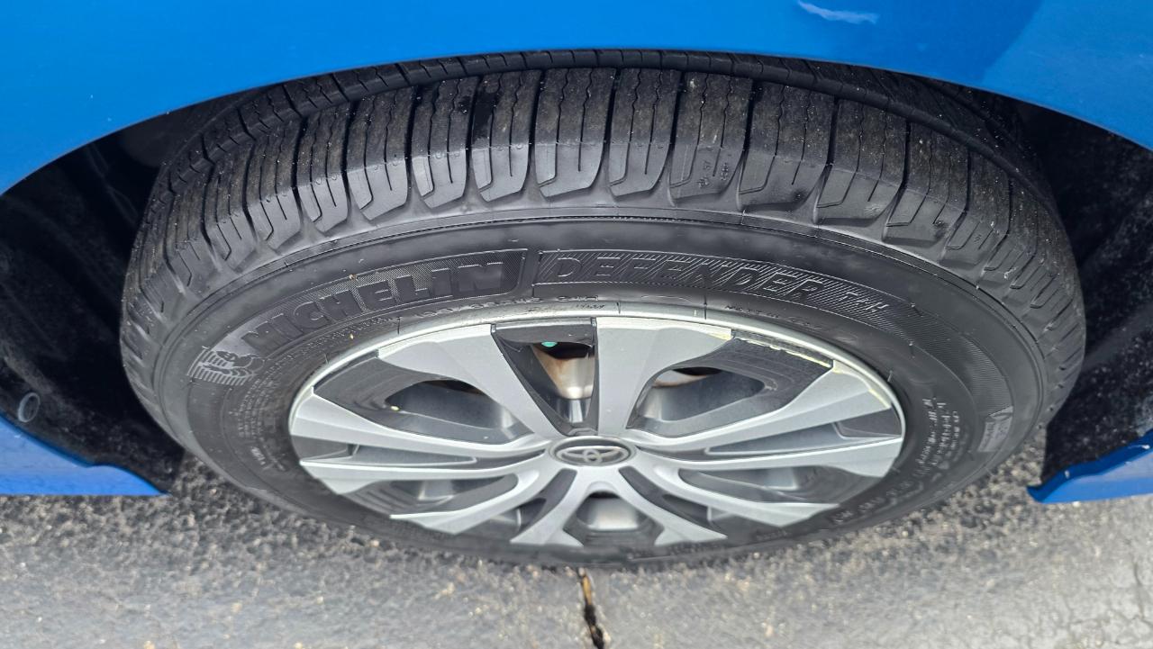 Toyota Prius XLE AWD-e 2019