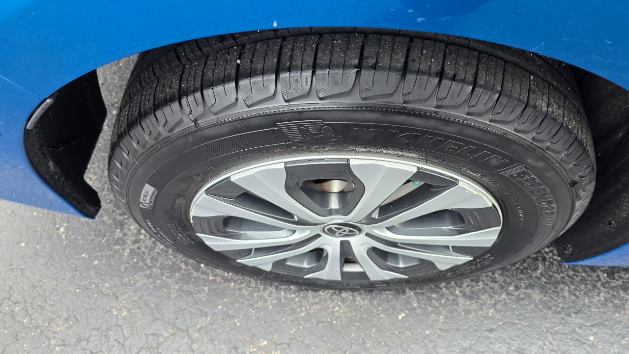 Toyota Prius XLE AWD-e 2019