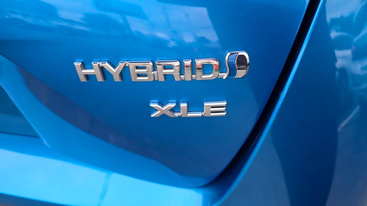 Toyota Prius XLE AWD-e 2019