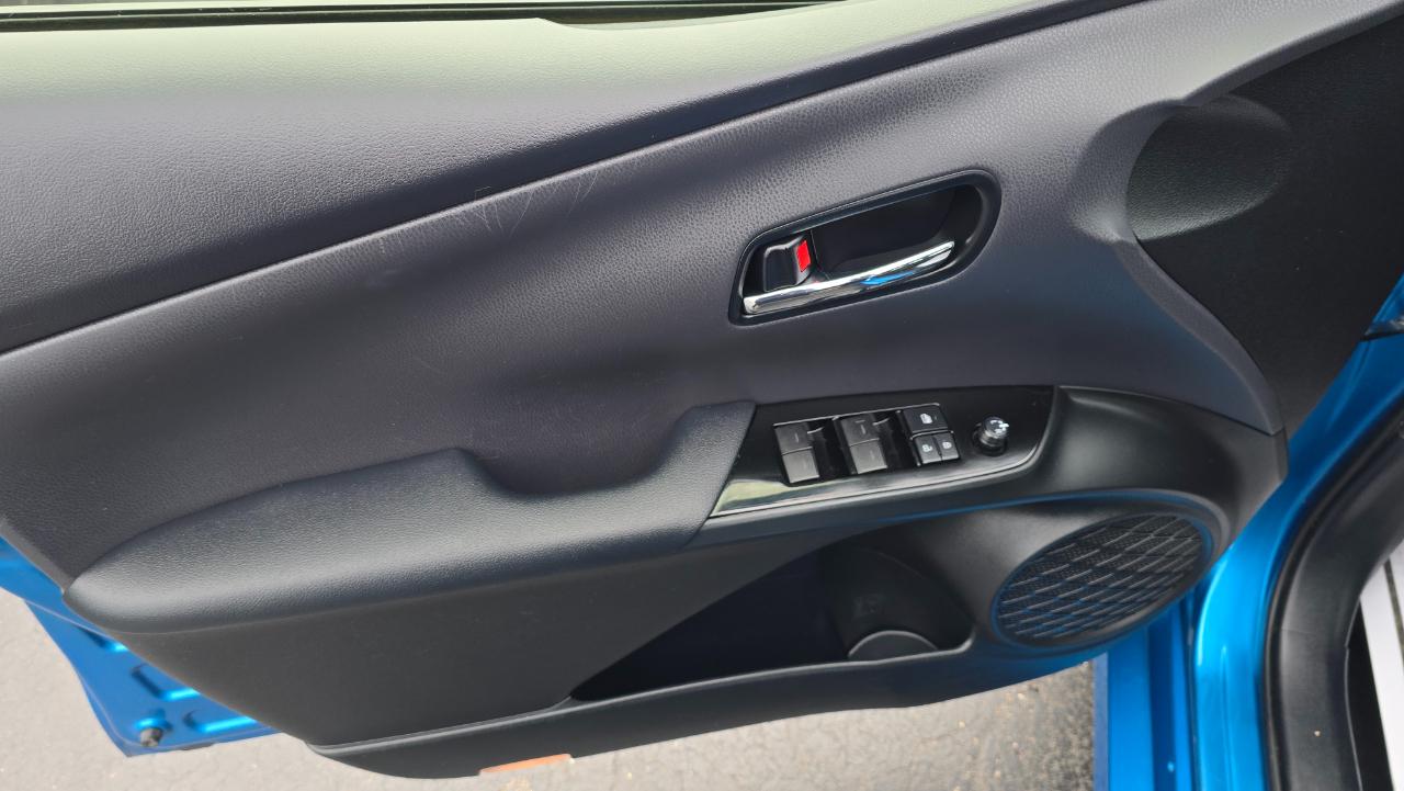 Toyota Prius XLE AWD-e 2019