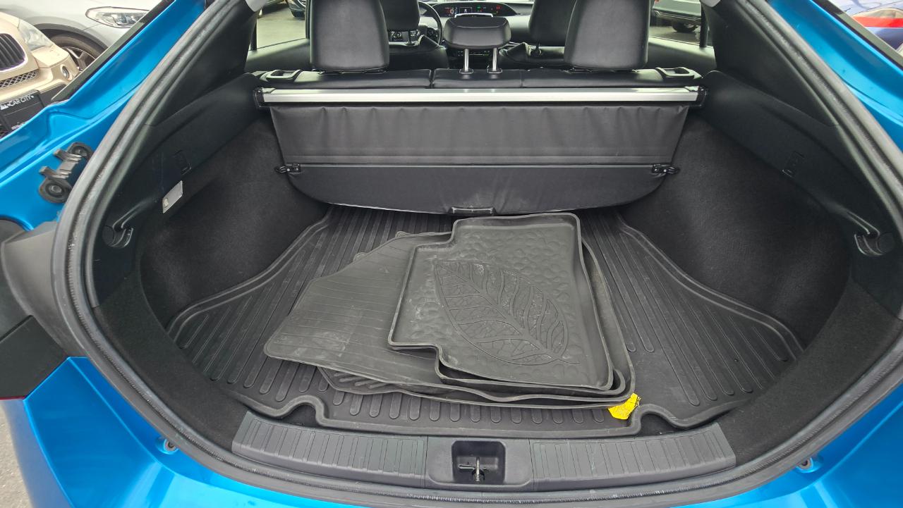 Toyota Prius XLE AWD-e 2019