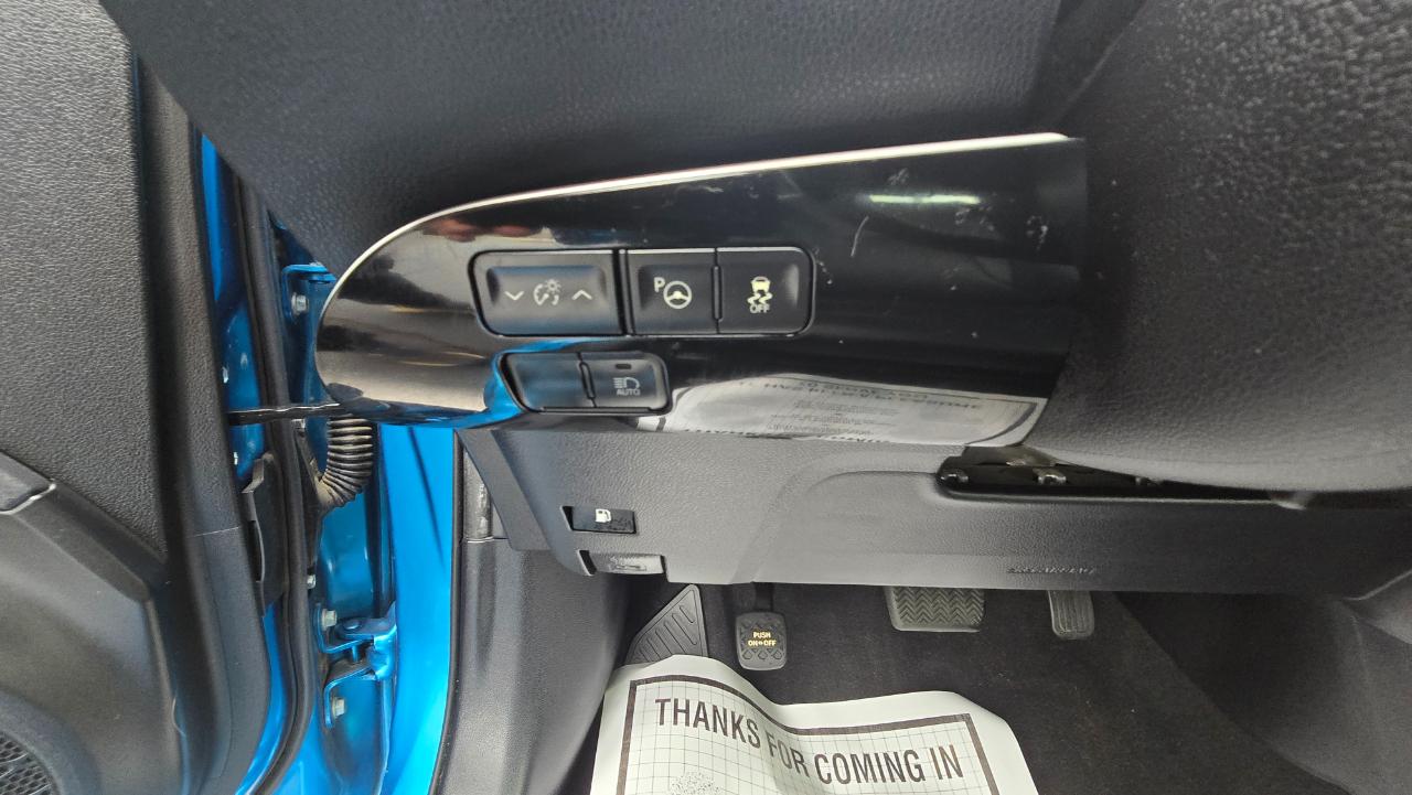 Toyota Prius XLE AWD-e 2019