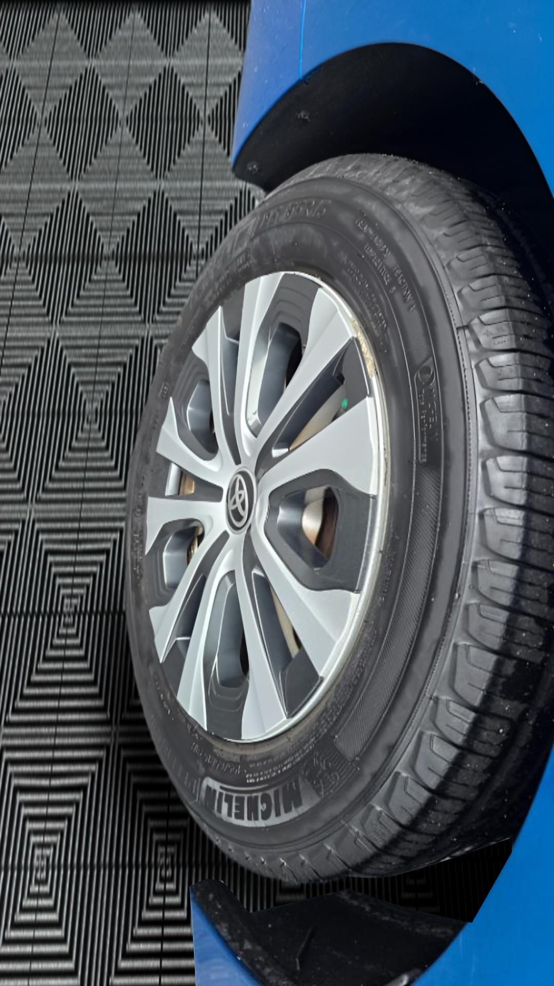 Toyota Prius XLE AWD-e 2019