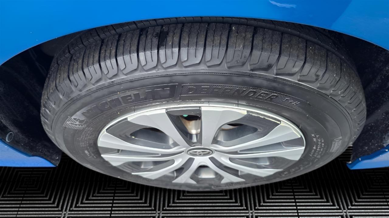 Toyota Prius XLE AWD-e 2019