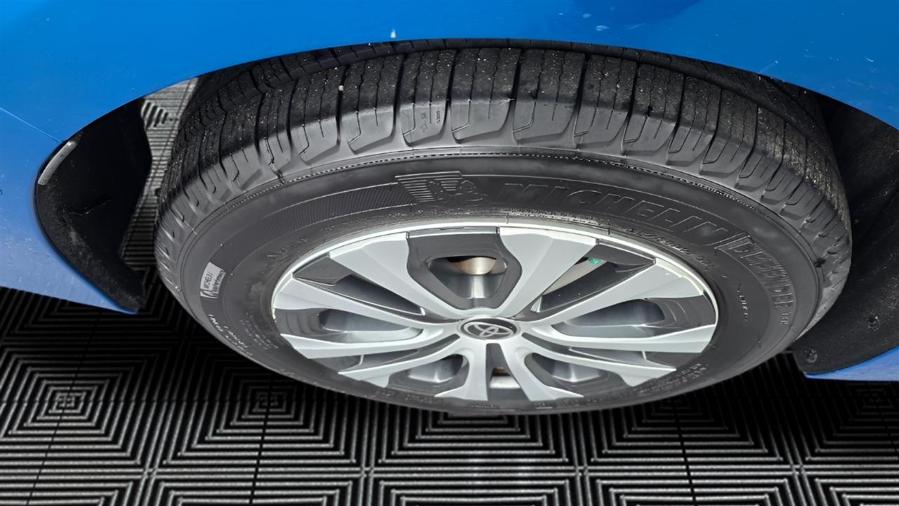Toyota Prius XLE AWD-e 2019