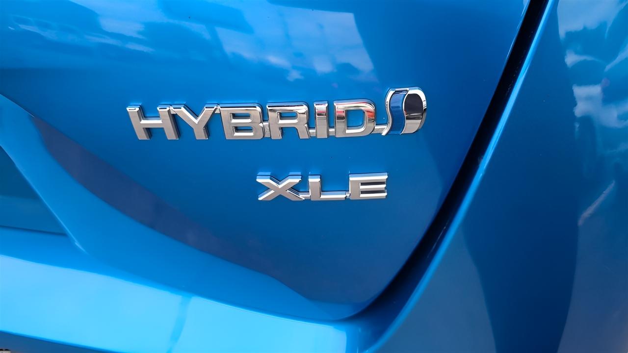 Toyota Prius XLE AWD-e 2019