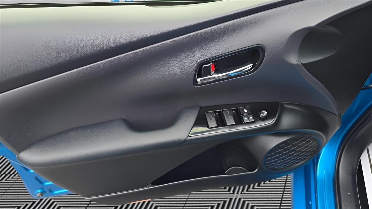 Toyota Prius XLE AWD-e 2019