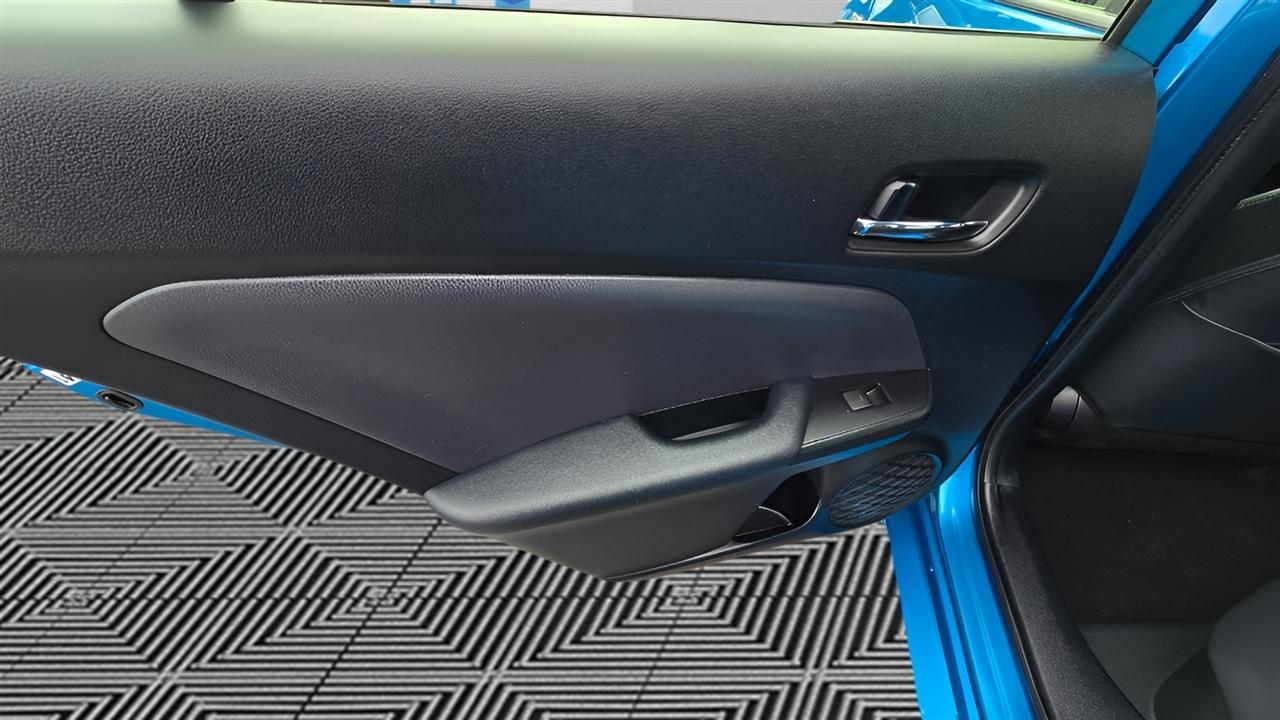 Toyota Prius XLE AWD-e 2019