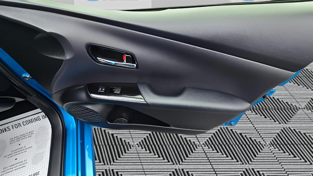 Toyota Prius XLE AWD-e 2019