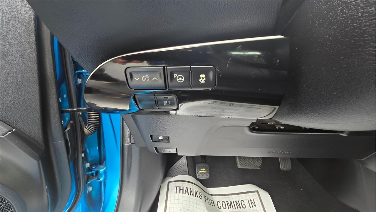 Toyota Prius XLE AWD-e 2019