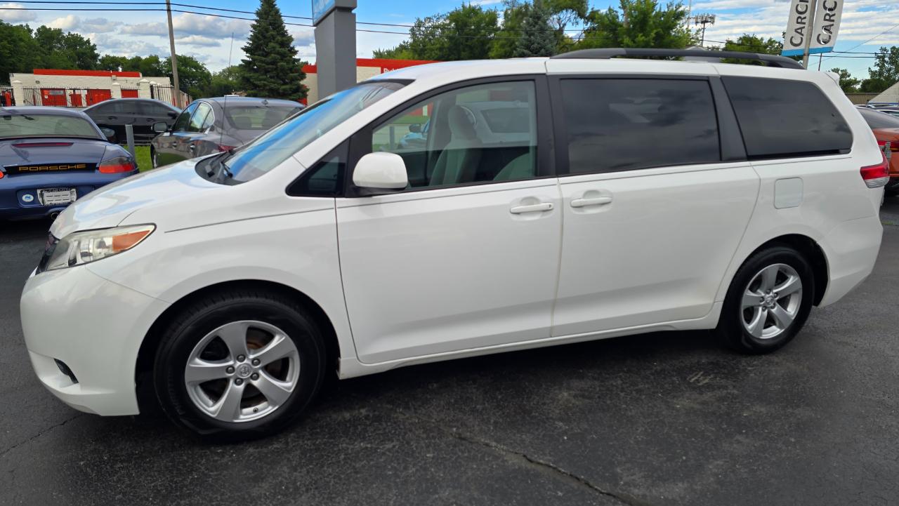 Toyota Sienna LE FWD 8-Passenger V6 2014