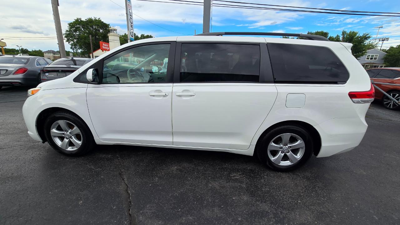 Toyota Sienna LE FWD 8-Passenger V6 2014