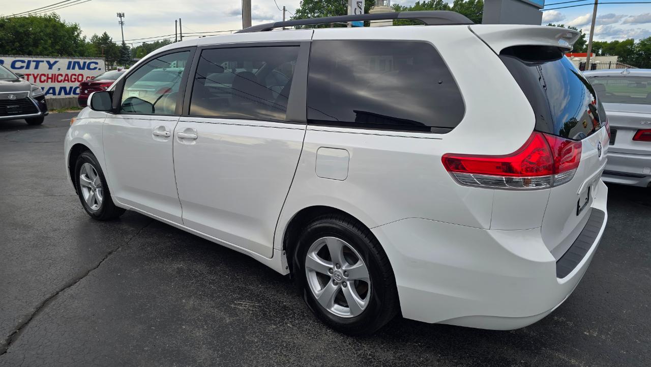 Toyota Sienna LE FWD 8-Passenger V6 2014