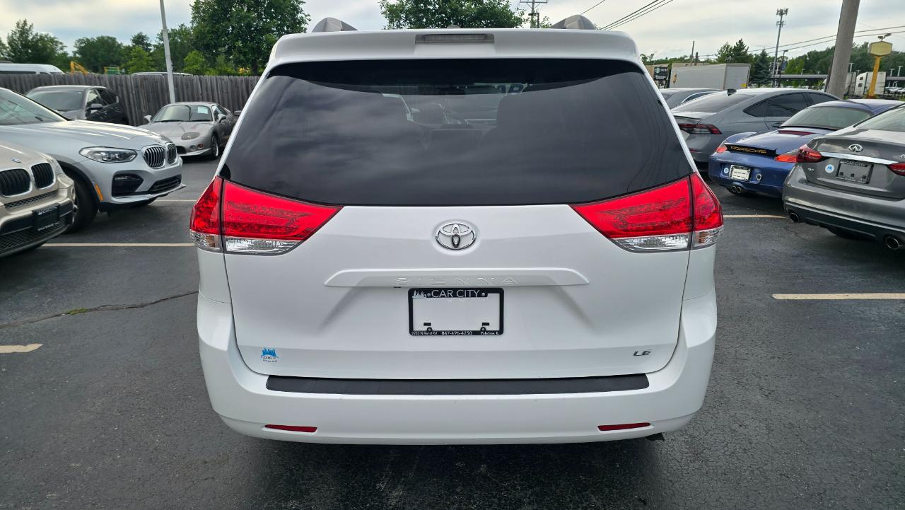 Toyota Sienna LE FWD 8-Passenger V6 2014