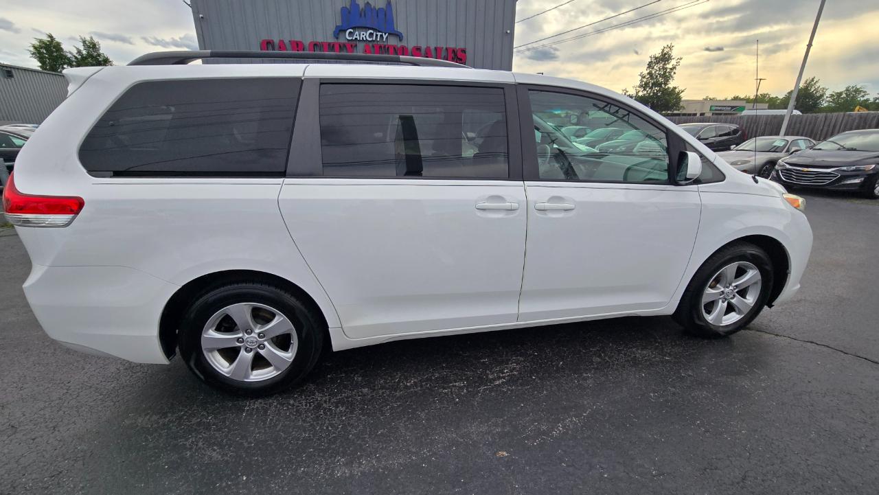 Toyota Sienna LE FWD 8-Passenger V6 2014