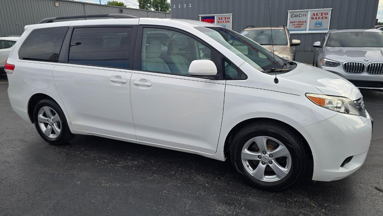 Toyota Sienna LE FWD 8-Passenger V6 2014