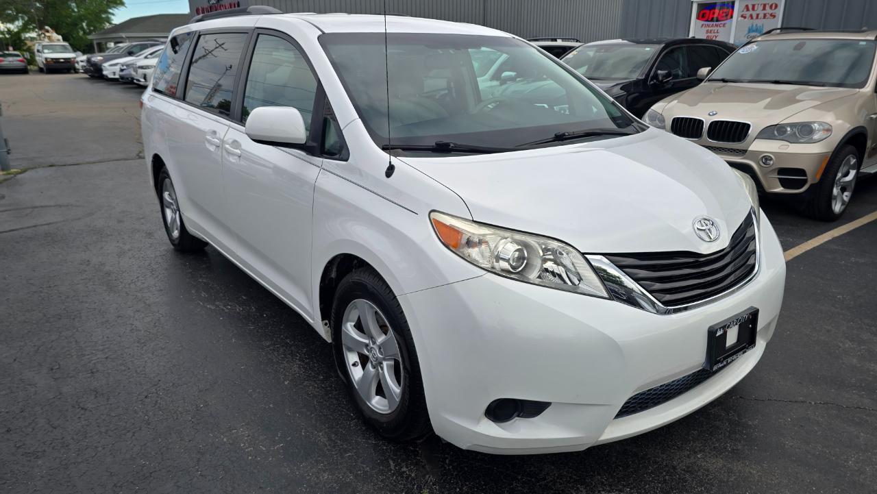 Toyota Sienna LE FWD 8-Passenger V6 2014