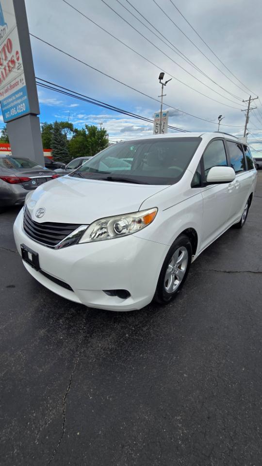 Toyota Sienna LE FWD 8-Passenger V6 2014