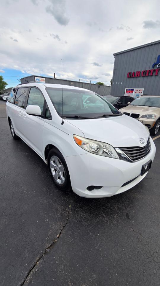 Toyota Sienna LE FWD 8-Passenger V6 2014