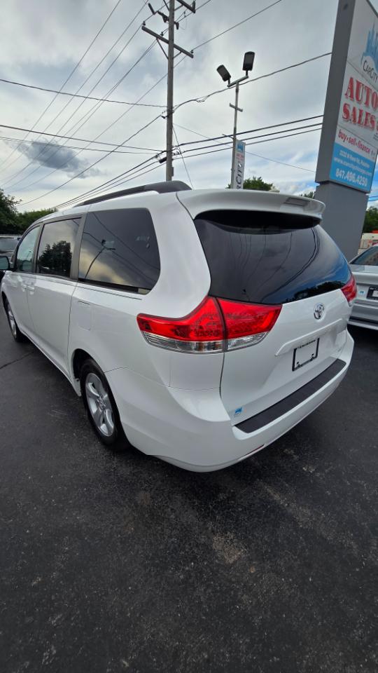 Toyota Sienna LE FWD 8-Passenger V6 2014