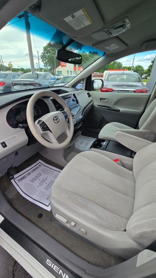 Toyota Sienna LE FWD 8-Passenger V6 2014