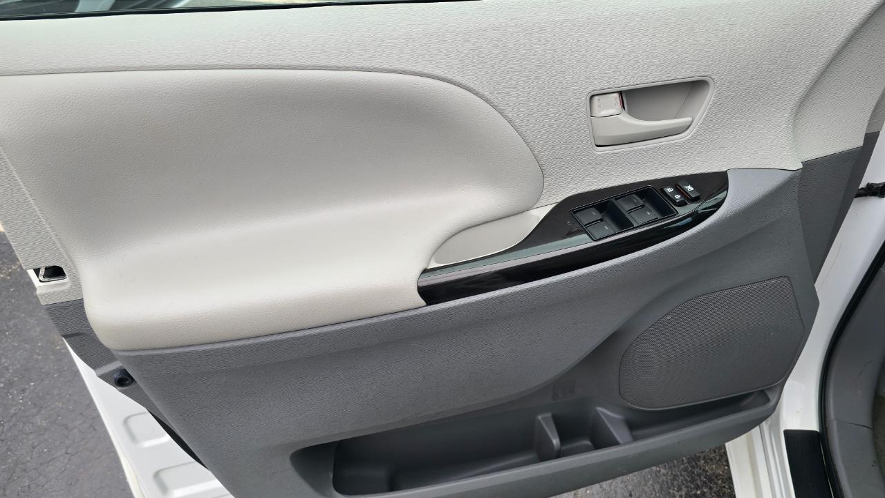 Toyota Sienna LE FWD 8-Passenger V6 2014