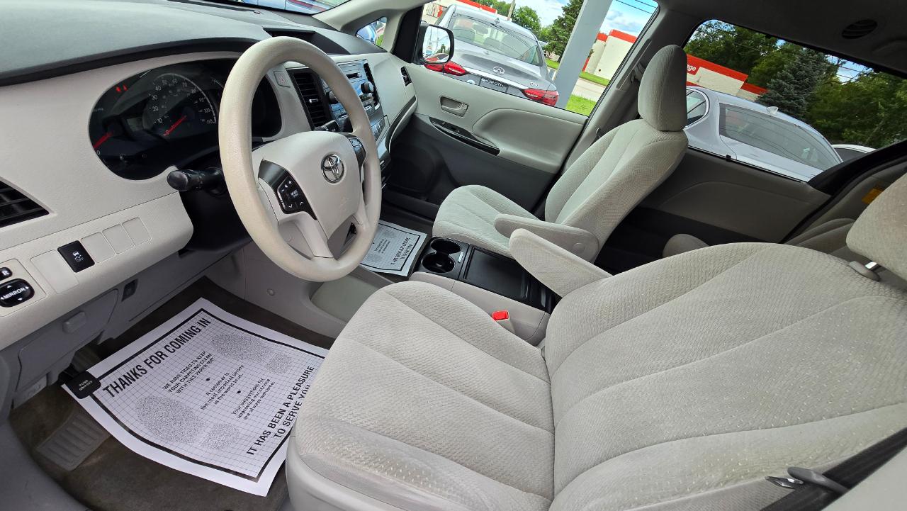 Toyota Sienna LE FWD 8-Passenger V6 2014