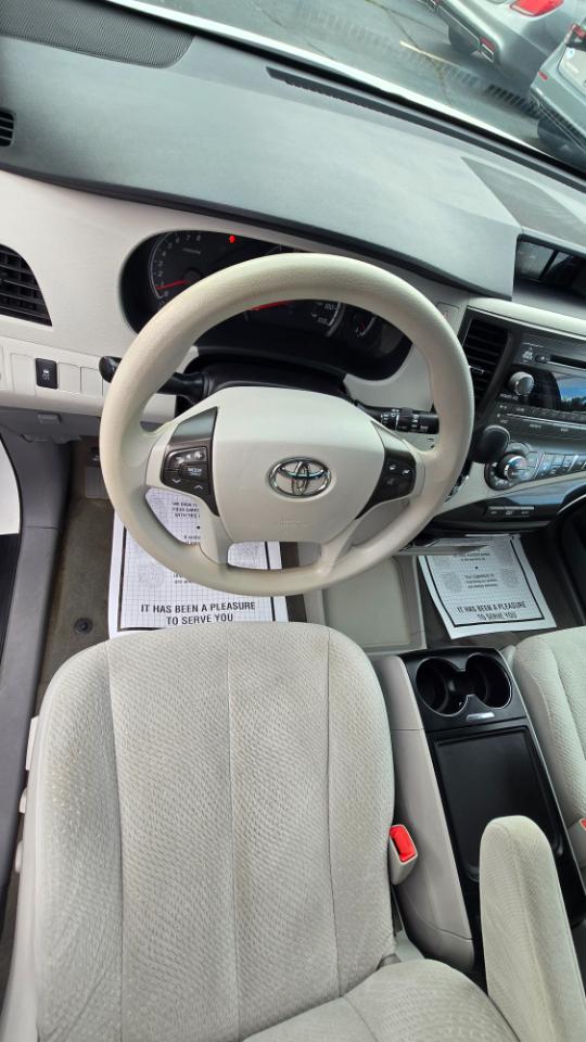 Toyota Sienna LE FWD 8-Passenger V6 2014