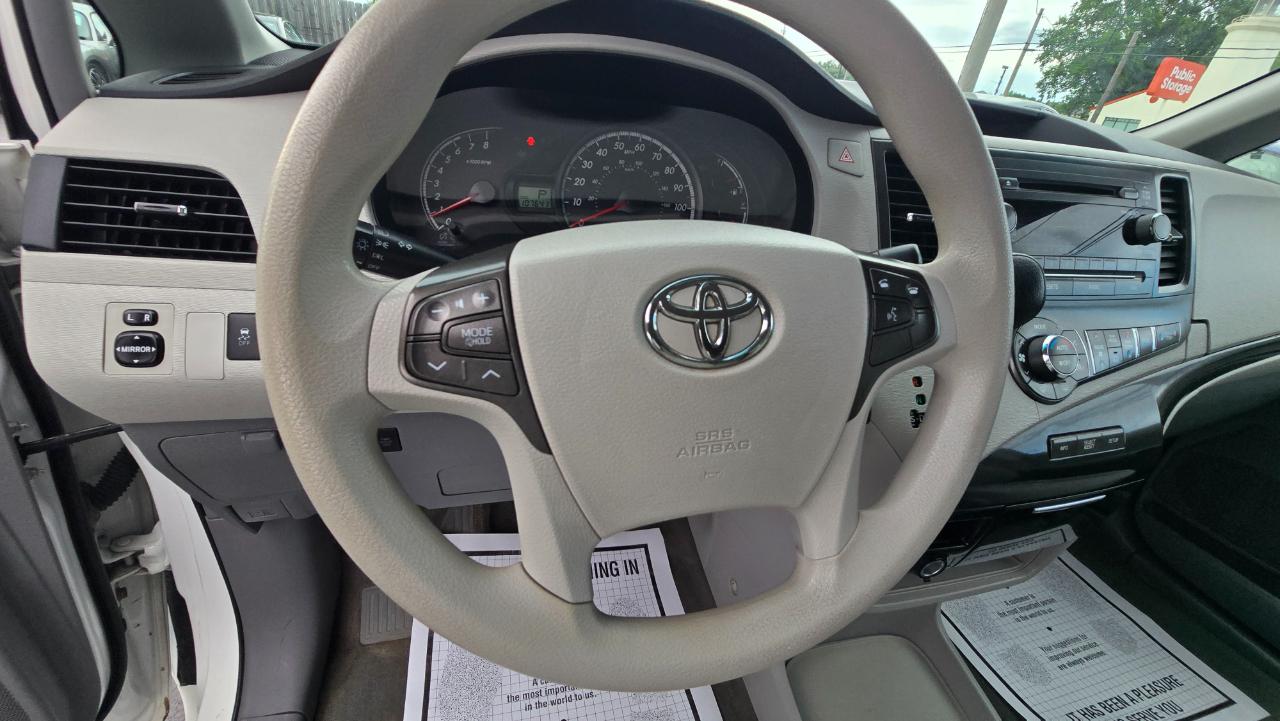 Toyota Sienna LE FWD 8-Passenger V6 2014