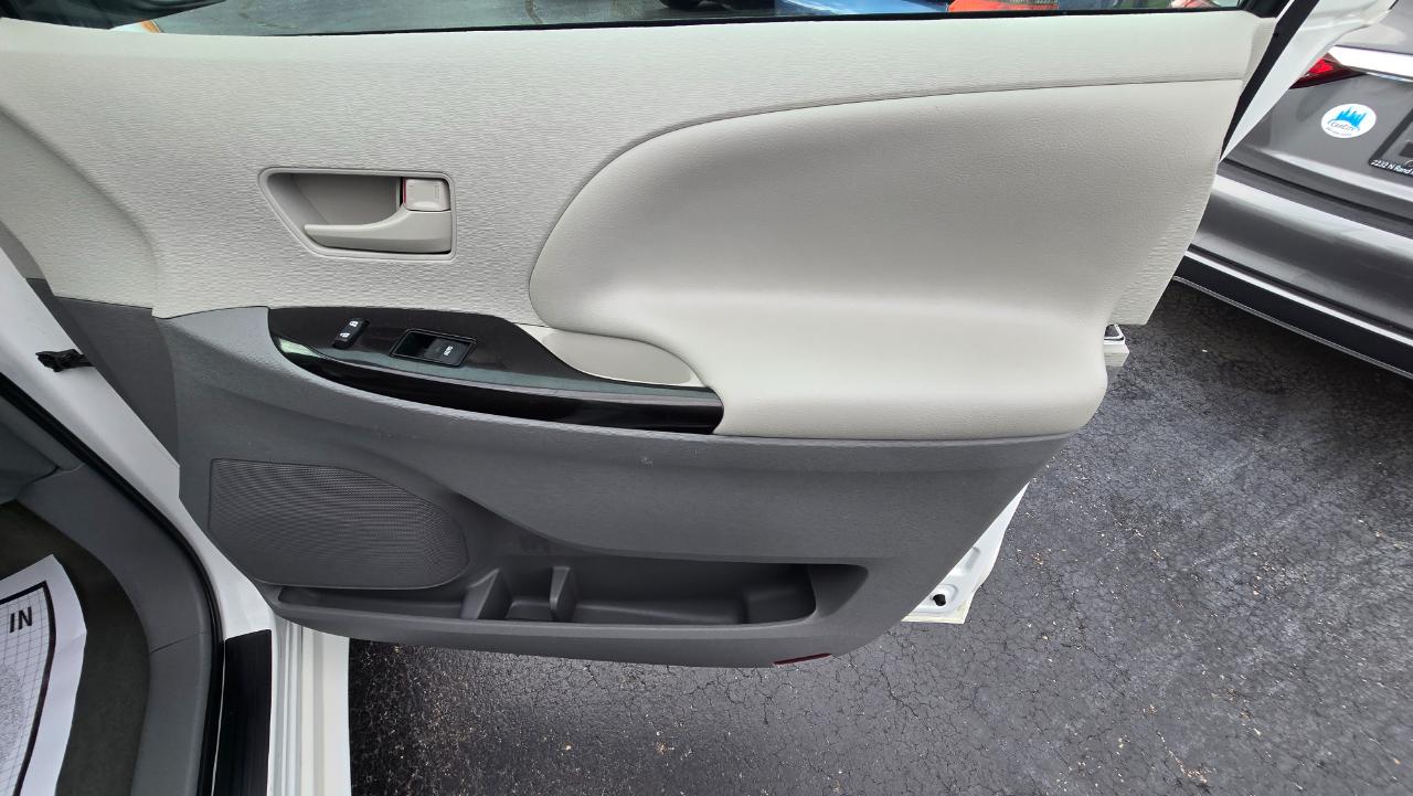 Toyota Sienna LE FWD 8-Passenger V6 2014