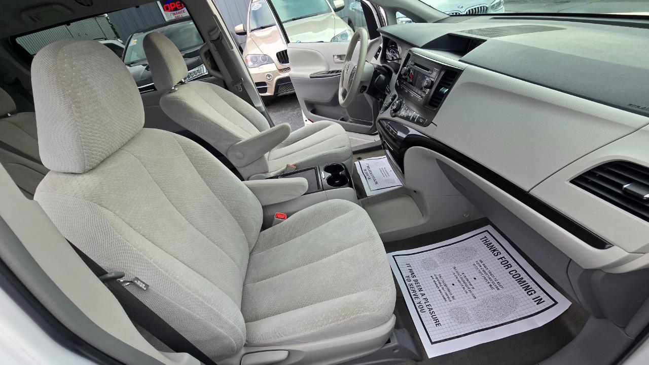 Toyota Sienna LE FWD 8-Passenger V6 2014