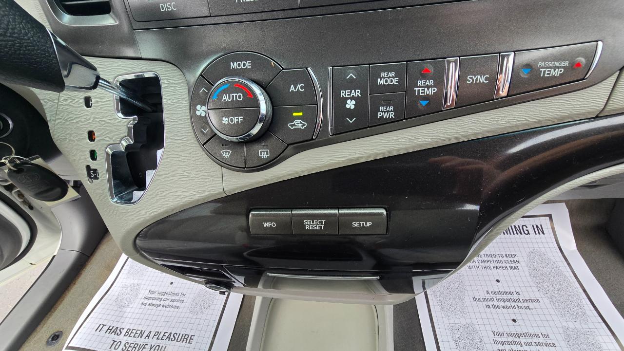 Toyota Sienna LE FWD 8-Passenger V6 2014