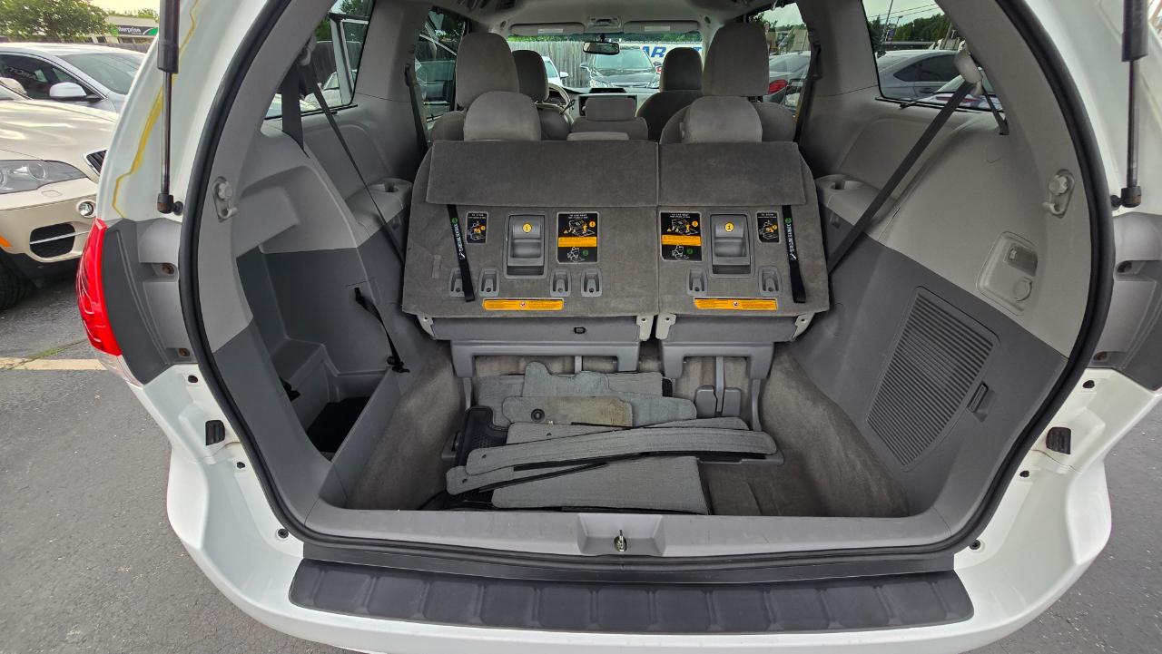 Toyota Sienna LE FWD 8-Passenger V6 2014
